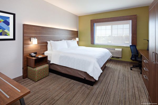 Holiday Inn Express & Suites TULARE (Tulare)